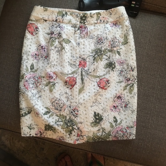 Ann Taylor Dresses & Skirts - Ann Taylor floral lined skirt